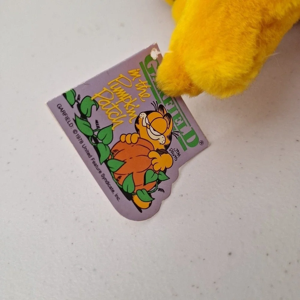 Vintage 1981 DAKIN Garfield Pumpkin Patch Halloween Plush Stuffed Toy 12